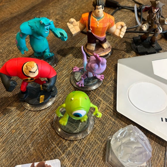 Disney Infinity Game, Figures & Cards - Picture 5 of 16